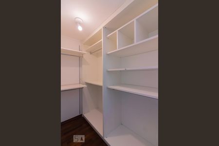 Apartamento à venda com 140m², 2 quartos e 2 vagasCloset Quarto 2