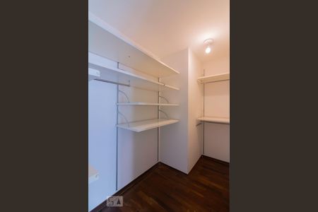 Apartamento à venda com 140m², 2 quartos e 2 vagasCloset Quarto 2
