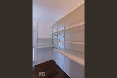 Apartamento à venda com 140m², 2 quartos e 2 vagasCloset Quarto 2