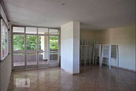 Apartamento para alugar com 98m², 2 quartos e 1 vagaÁrea comum - Salão de festas