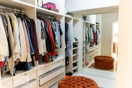 Casa à venda com 400m², 4 quartos e 4 vagasCloset da suíte master