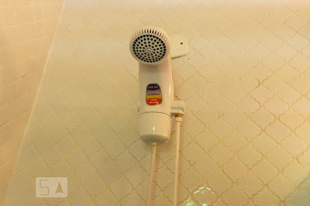 Casa à venda com 400m², 4 quartos e 4 vagasDetalhe do Banheiro da Suite - Chuveiro