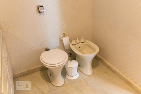 Casa à venda com 400m², 4 quartos e 4 vagasDetalhe do Banheiro da Suite master