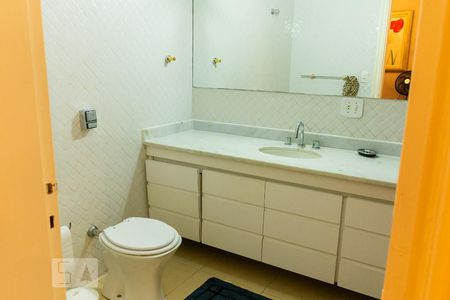 Casa à venda com 400m², 4 quartos e 4 vagasBanheiro Social