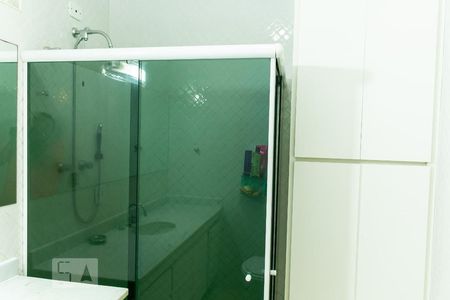 Casa à venda com 400m², 4 quartos e 4 vagasBanheiro Social - Box