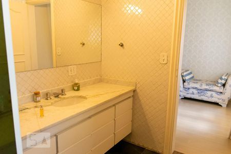 Casa à venda com 400m², 4 quartos e 4 vagasBanheiro da Suíte