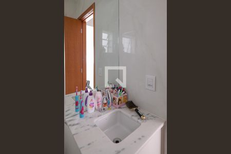 Casa à venda com 136m², 3 quartos e 2 vagasBanheiro