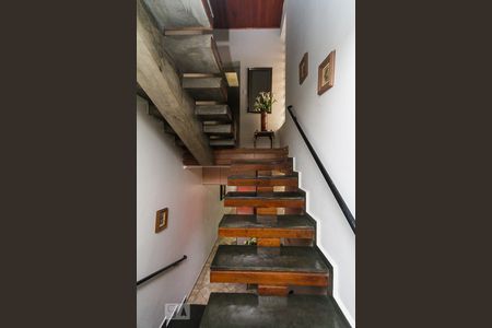 Casa para alugar com 400m², 3 quartos e 3 vagasEscada