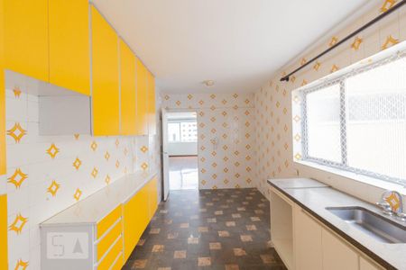 Cozinha de apartamento para alugar com 3 quartos, 131m² em Cerqueira César, São Paulo