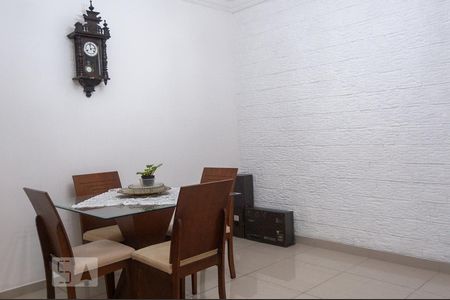 Casa à venda com 115m², 2 quartos e 1 vaga Casa à venda com 115m², 2 quartos e 1 vagaSala