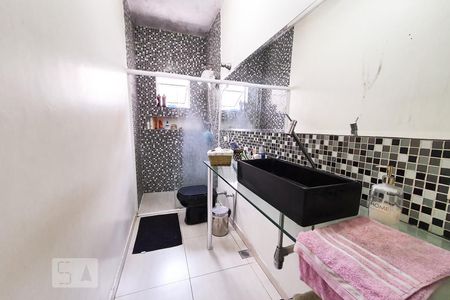 Casa à venda com 300m², 4 quartos e 3 vagasBanheiro Corredor 1