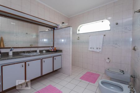 Casa à venda com 370m², 4 quartos e 2 vagas Casa à venda com 370m², 4 quartos e 2 vagasQuarto 3 - Suite - Banheiro 4