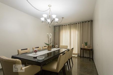 Casa à venda com 370m², 4 quartos e 2 vagas Casa à venda com 370m², 4 quartos e 2 vagasSala de Jantar