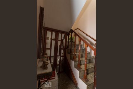 Casa à venda com 370m², 4 quartos e 2 vagas Casa à venda com 370m², 4 quartos e 2 vagasHall da Escada