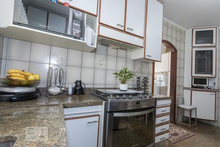 Casa à venda com 370m², 4 quartos e 2 vagas Casa à venda com 370m², 4 quartos e 2 vagasCozinha