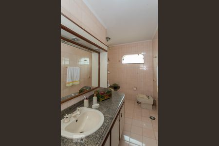 Casa à venda com 370m², 4 quartos e 2 vagas Casa à venda com 370m², 4 quartos e 2 vagasQuarto 1 - Suite - Banheiro 2