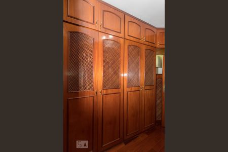 Casa à venda com 370m², 4 quartos e 2 vagas Casa à venda com 370m², 4 quartos e 2 vagasQuarto 1 - Suite - Closed