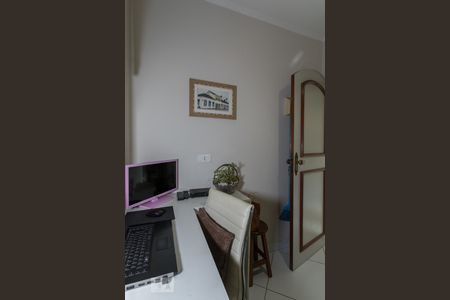 Casa à venda com 370m², 4 quartos e 2 vagas Casa à venda com 370m², 4 quartos e 2 vagasQuarto 4 - Serviço