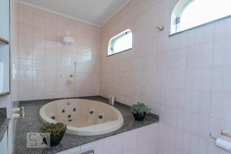 Casa à venda com 370m², 4 quartos e 2 vagas Casa à venda com 370m², 4 quartos e 2 vagasQuarto 1 - Suite - Banheiro 2