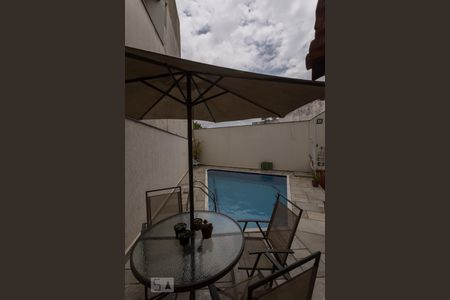 Casa à venda com 370m², 4 quartos e 2 vagas Casa à venda com 370m², 4 quartos e 2 vagasÁrea Externa - Piscina