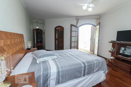 Casa à venda com 370m², 4 quartos e 2 vagas Casa à venda com 370m², 4 quartos e 2 vagasQuarto 1 - Suite