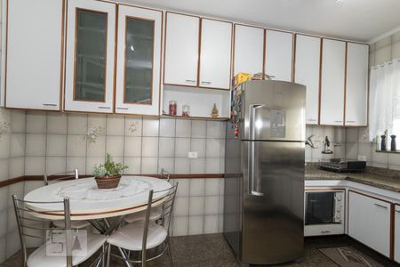 Casa à venda com 370m², 4 quartos e 2 vagas Casa à venda com 370m², 4 quartos e 2 vagasCozinha