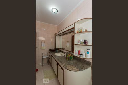 Casa à venda com 370m², 4 quartos e 2 vagas Casa à venda com 370m², 4 quartos e 2 vagasQuarto 1 - Suite - Banheiro 2