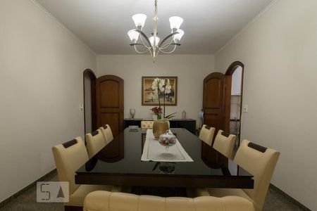 Casa à venda com 370m², 4 quartos e 2 vagas Casa à venda com 370m², 4 quartos e 2 vagasSala de Jantar