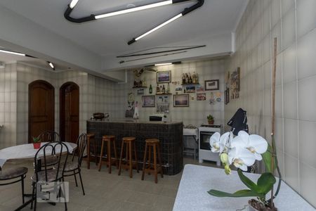 Casa à venda com 370m², 4 quartos e 2 vagas Casa à venda com 370m², 4 quartos e 2 vagasSalão de festas