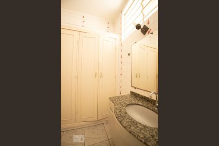 banheiro de casa para alugar com 3 quartos, 214m² em Jardim do Trevo, Campinas