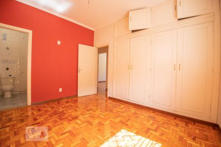 Casa à venda com 214m², 3 quartos e 3 vagassuite