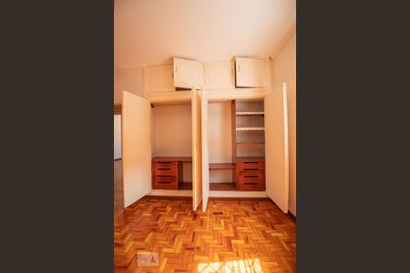 Casa à venda com 214m², 3 quartos e 3 vagassuite