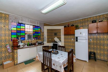 Casa à venda com 370m², 4 quartos e 3 vagas Casa à venda com 370m², 4 quartos e 3 vagasCozinha