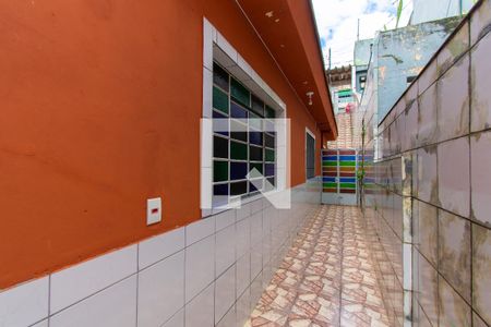 Casa à venda com 370m², 4 quartos e 3 vagas Casa à venda com 370m², 4 quartos e 3 vagasCorredor externo