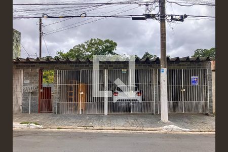 Casa à venda com 370m², 4 quartos e 3 vagas Casa à venda com 370m², 4 quartos e 3 vagasFachada