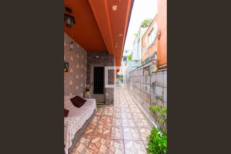 Casa à venda com 370m², 4 quartos e 3 vagas Casa à venda com 370m², 4 quartos e 3 vagasVaranda entrada