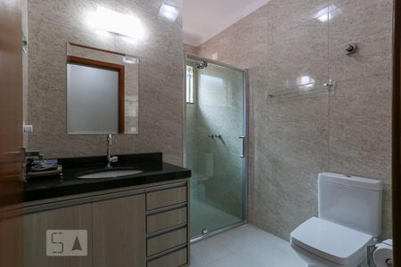 Casa à venda com 206m², 3 quartos e 2 vagasBanheiro