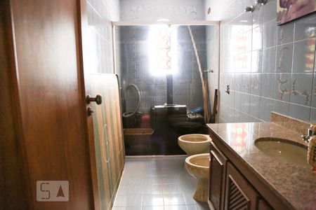 Casa à venda com 260m², 4 quartos e 3 vagas Casa à venda com 260m², 4 quartos e 3 vagasBanheiro 2