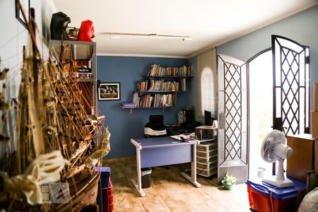 Casa à venda com 260m², 4 quartos e 3 vagas Casa à venda com 260m², 4 quartos e 3 vagasEscritório