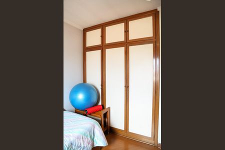 Casa à venda com 260m², 4 quartos e 3 vagas Casa à venda com 260m², 4 quartos e 3 vagasQuarto 2