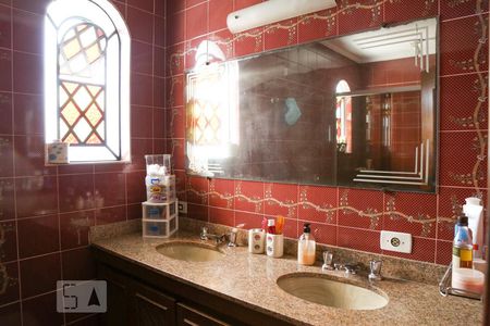 Casa à venda com 260m², 4 quartos e 3 vagas Casa à venda com 260m², 4 quartos e 3 vagasBanheiro da suíte