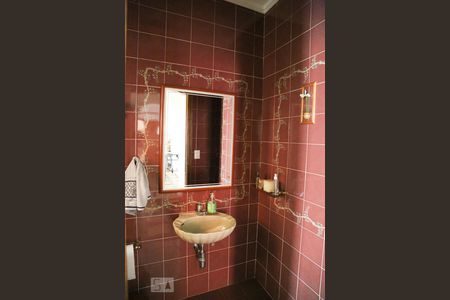 Casa à venda com 260m², 4 quartos e 3 vagas Casa à venda com 260m², 4 quartos e 3 vagasLavabo