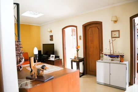 Casa à venda com 260m², 4 quartos e 3 vagas Casa à venda com 260m², 4 quartos e 3 vagasSala de TV