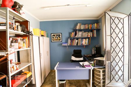 Casa à venda com 260m², 4 quartos e 3 vagas Casa à venda com 260m², 4 quartos e 3 vagasEscritório