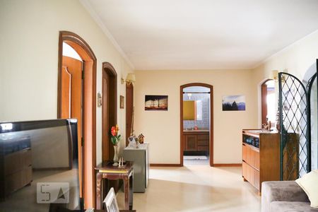 Casa à venda com 260m², 4 quartos e 3 vagas Casa à venda com 260m², 4 quartos e 3 vagasSala de TV