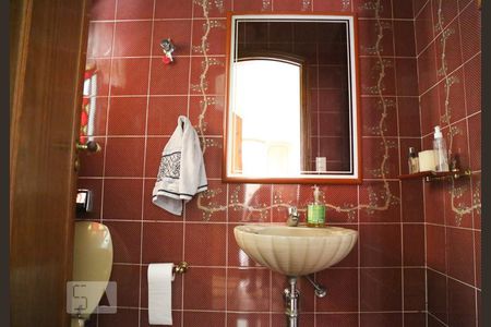 Casa à venda com 260m², 4 quartos e 3 vagas Casa à venda com 260m², 4 quartos e 3 vagasLavabo