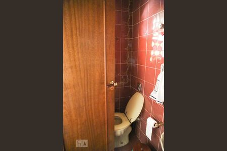 Casa à venda com 260m², 4 quartos e 3 vagas Casa à venda com 260m², 4 quartos e 3 vagasLavabo