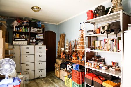 Casa à venda com 260m², 4 quartos e 3 vagas Casa à venda com 260m², 4 quartos e 3 vagasEscritório