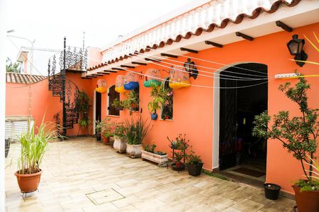 Casa à venda com 260m², 4 quartos e 3 vagas Casa à venda com 260m², 4 quartos e 3 vagasQuintal