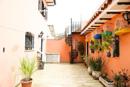 Casa à venda com 260m², 4 quartos e 3 vagas Casa à venda com 260m², 4 quartos e 3 vagasQuintal